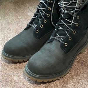 Women’s Black combination Timberland books.